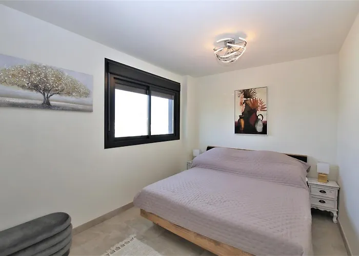 Centre Luxury Hada * Εστεπόνα